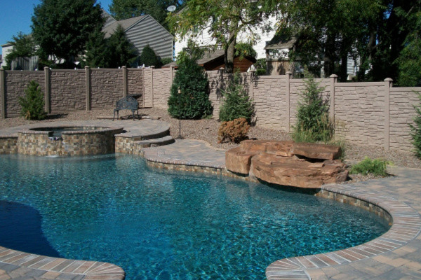 Top 4 Benefits of a Simulated Stone Fence