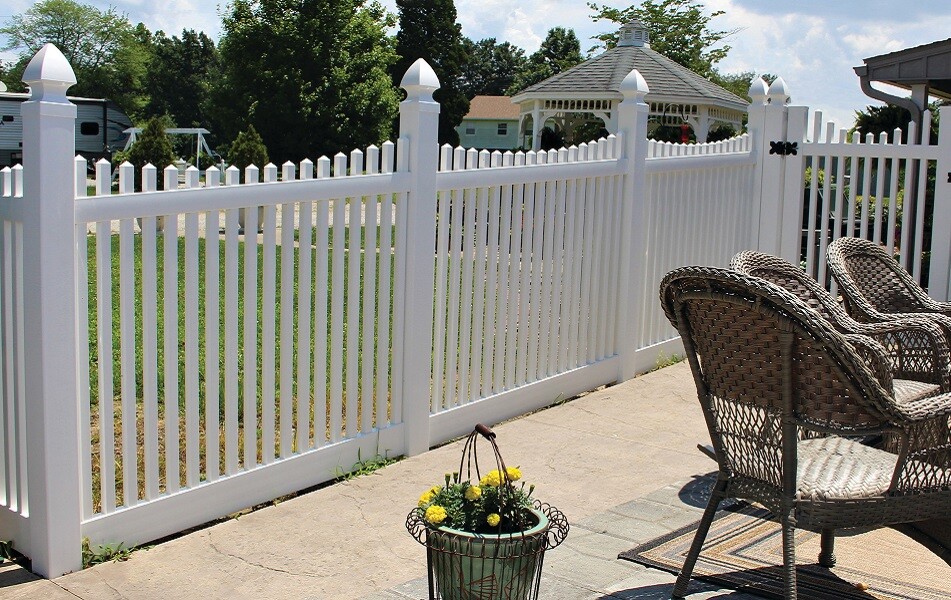 Top 6 Reasons to Choose a Vinyl Fence